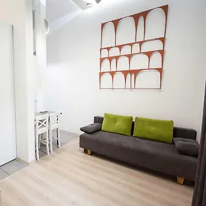 https://kiev-2rooms-white-apartment.hotels-of-kiev.com